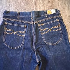 Vintage lee jeans. Men size 34x32. Union made in USA with tags 1970s